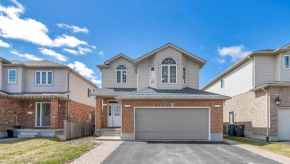 Cozy Luxurious Detached 4 Bedroom House